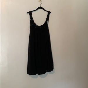 Spaghetti strap mini bubbledress in Black w detail